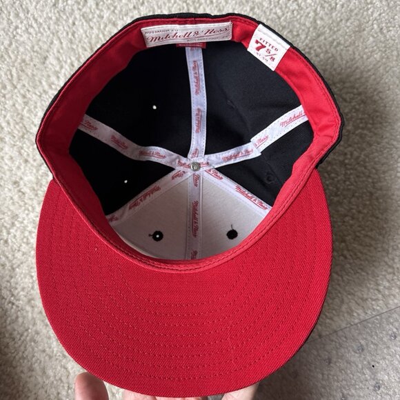Mitchell & Ness Vintage Chicago Blackhawks NHL Fitted Hat 7 5/8 Black Red White - Picture 5 of 7